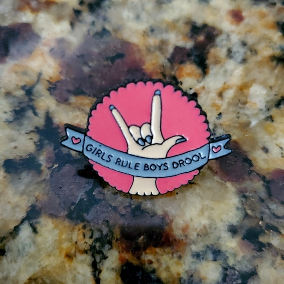 🤟🏻💟Girls rule boys drool cute enamel pin - Picture 2 of 5